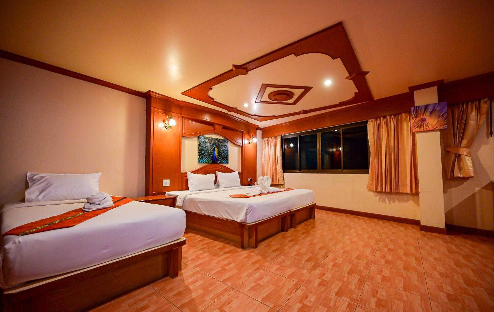 Complex Hotel Patong Exterior foto