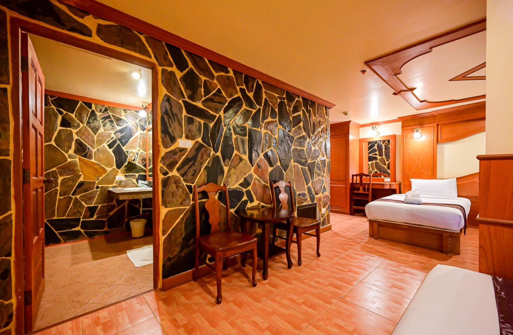 Complex Hotel Patong Exterior foto