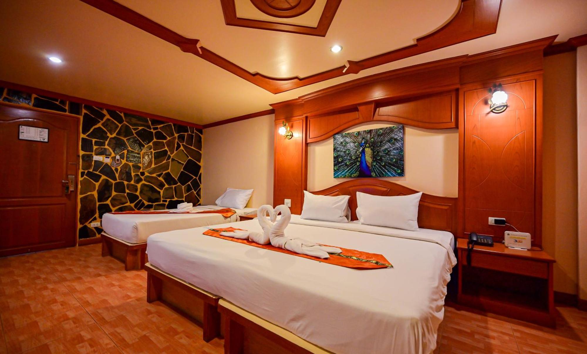 Complex Hotel Patong Exterior foto