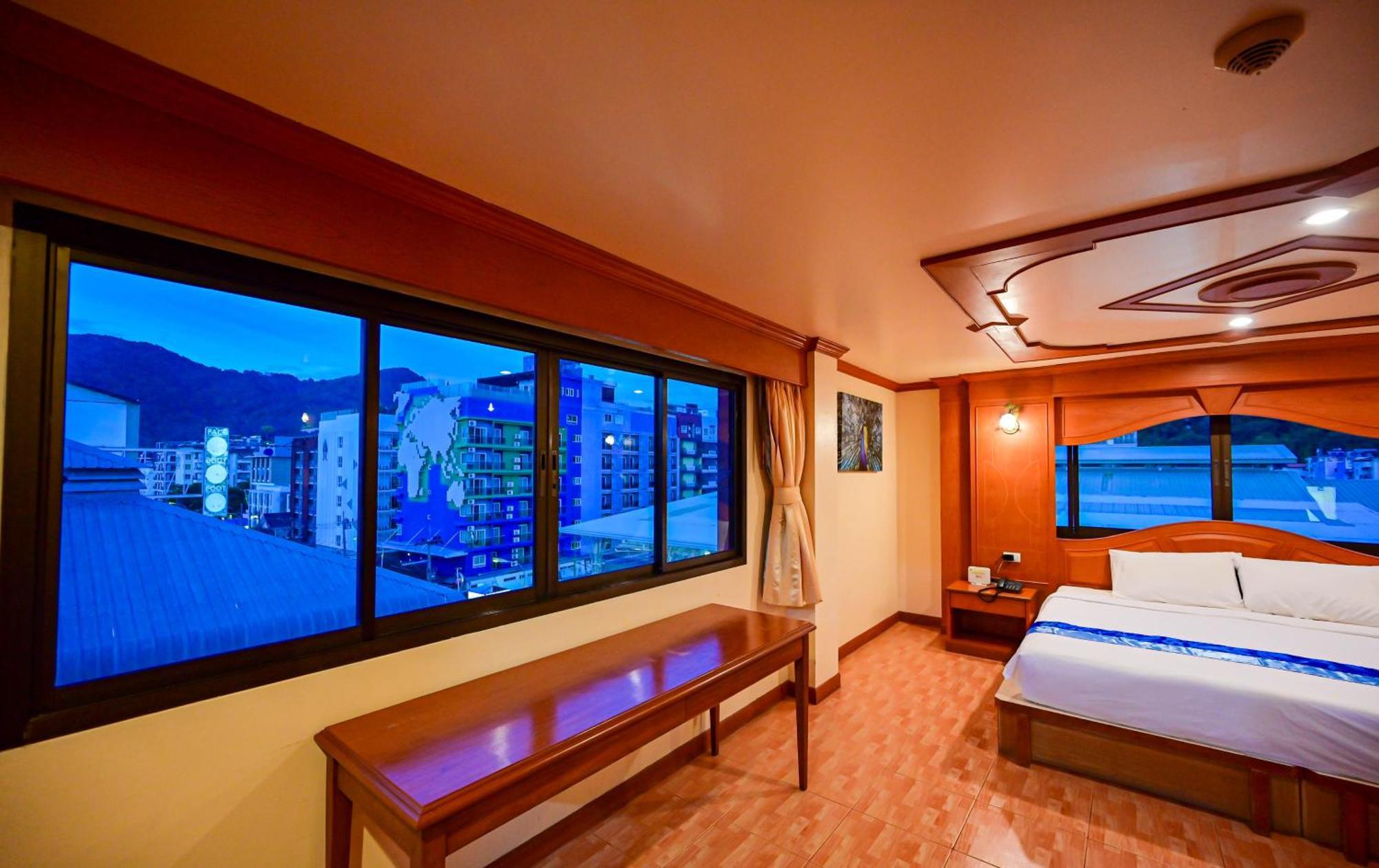 Complex Hotel Patong Exterior foto