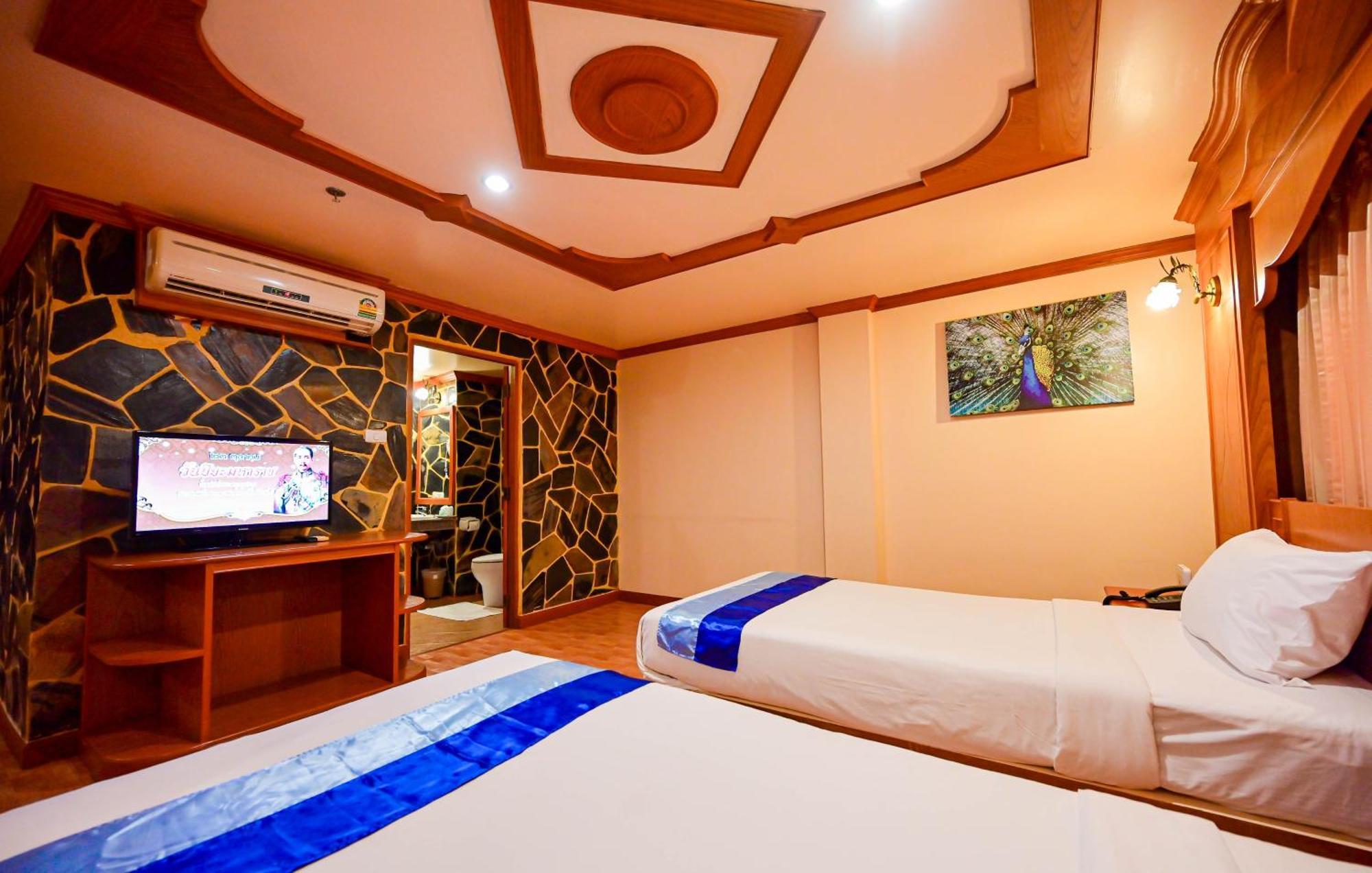 Complex Hotel Patong Exterior foto