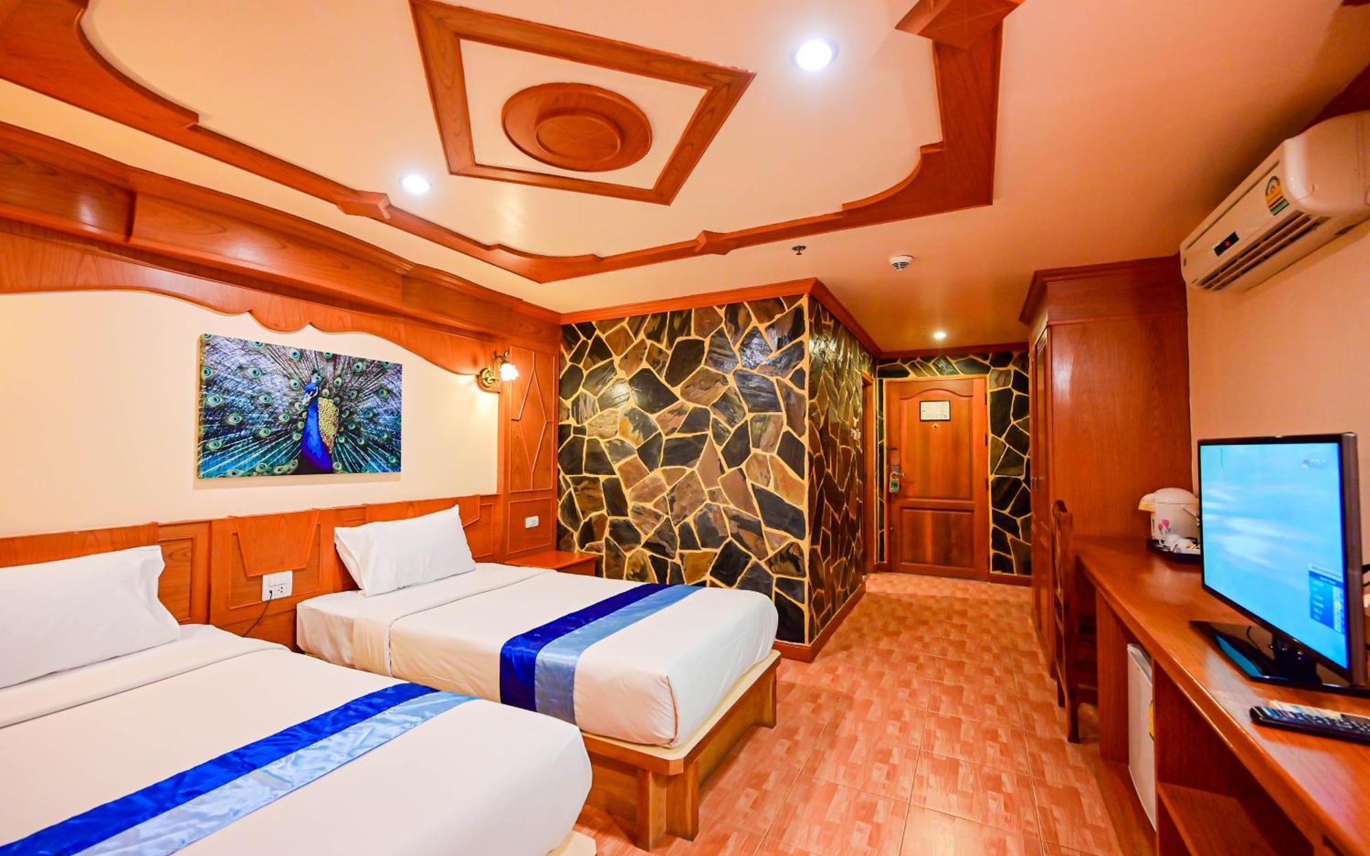 Complex Hotel Patong Exterior foto