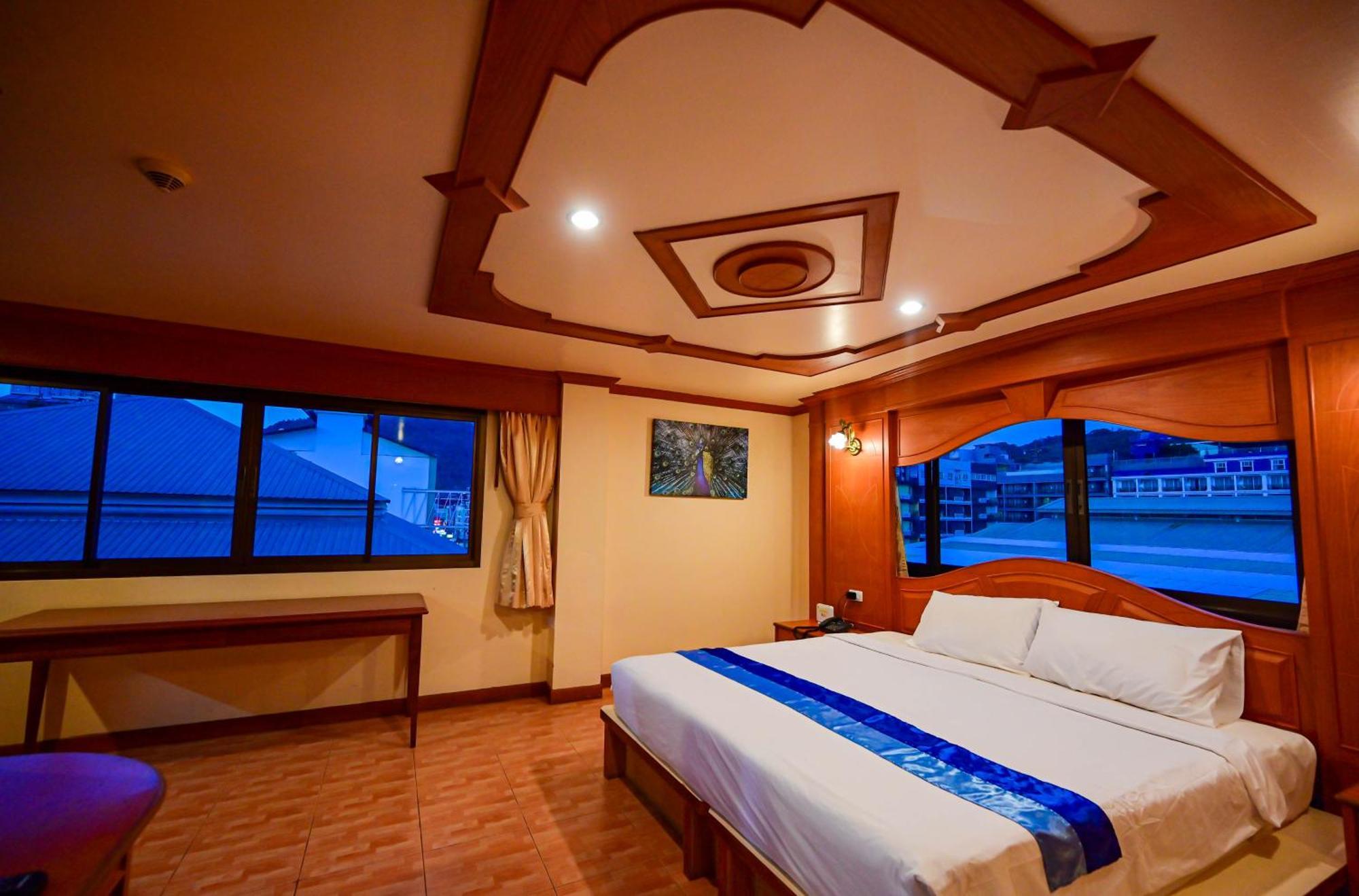 Complex Hotel Patong Exterior foto