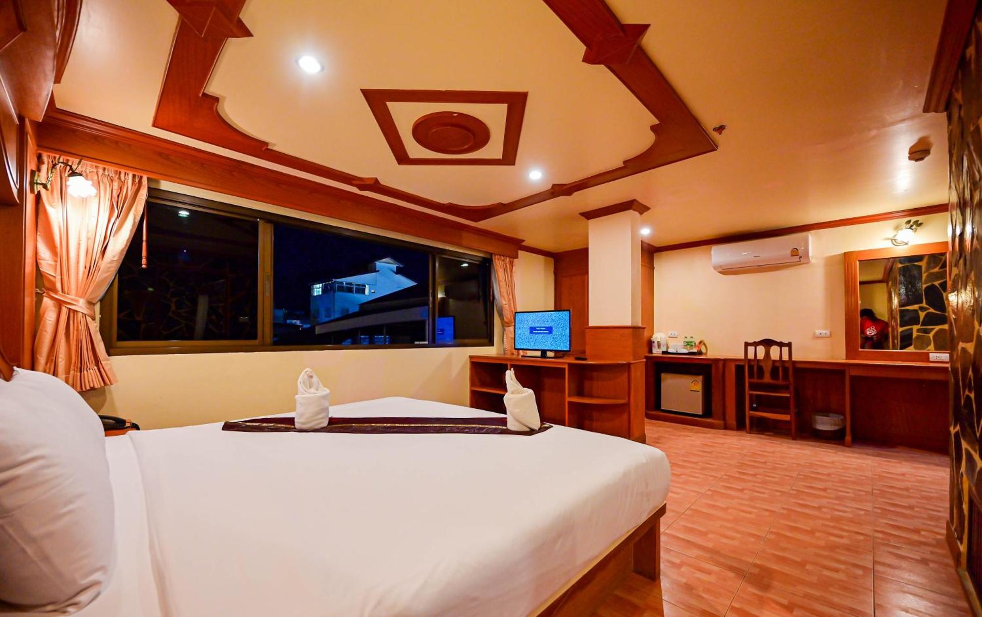 Complex Hotel Patong Exterior foto